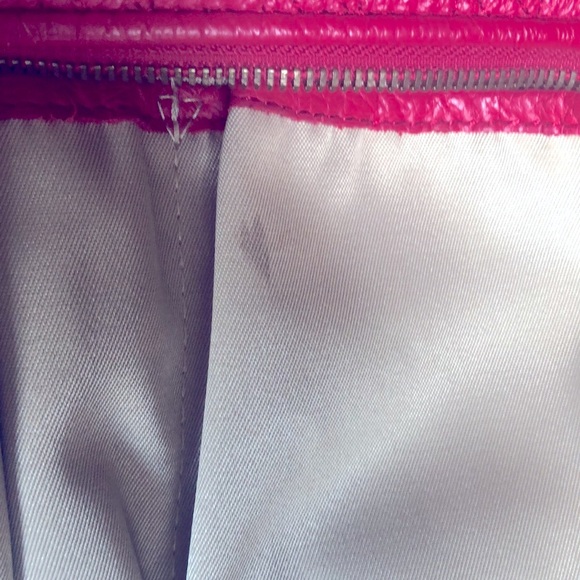 Red genuine leather quilted design crossbody w/ adjustable strap. Gold hardware. - Picture 15 of 15